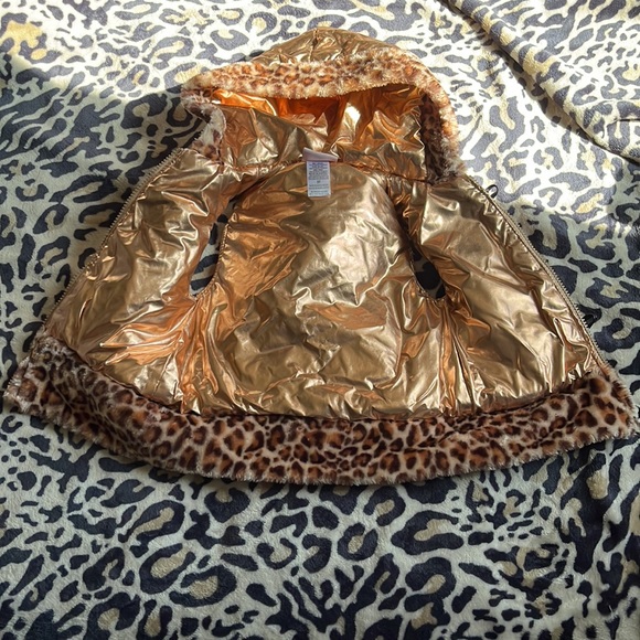 Vest with hood - Picture 3 of 5